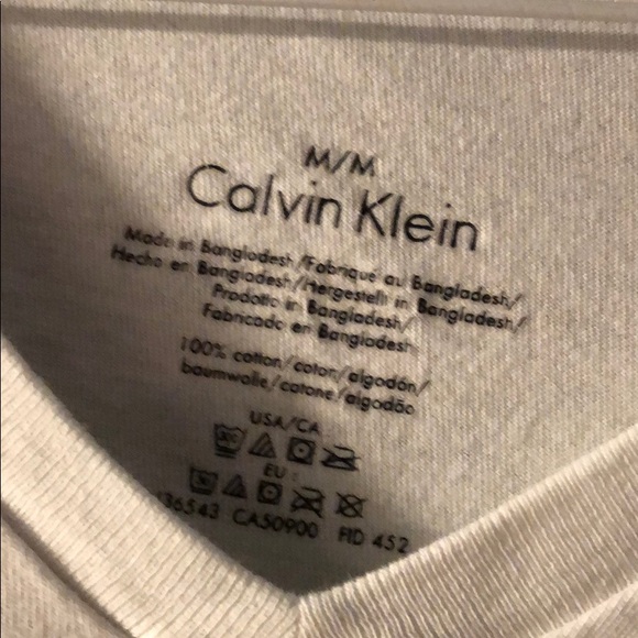 Men’s Calvin Klein V neck - Picture 2 of 2